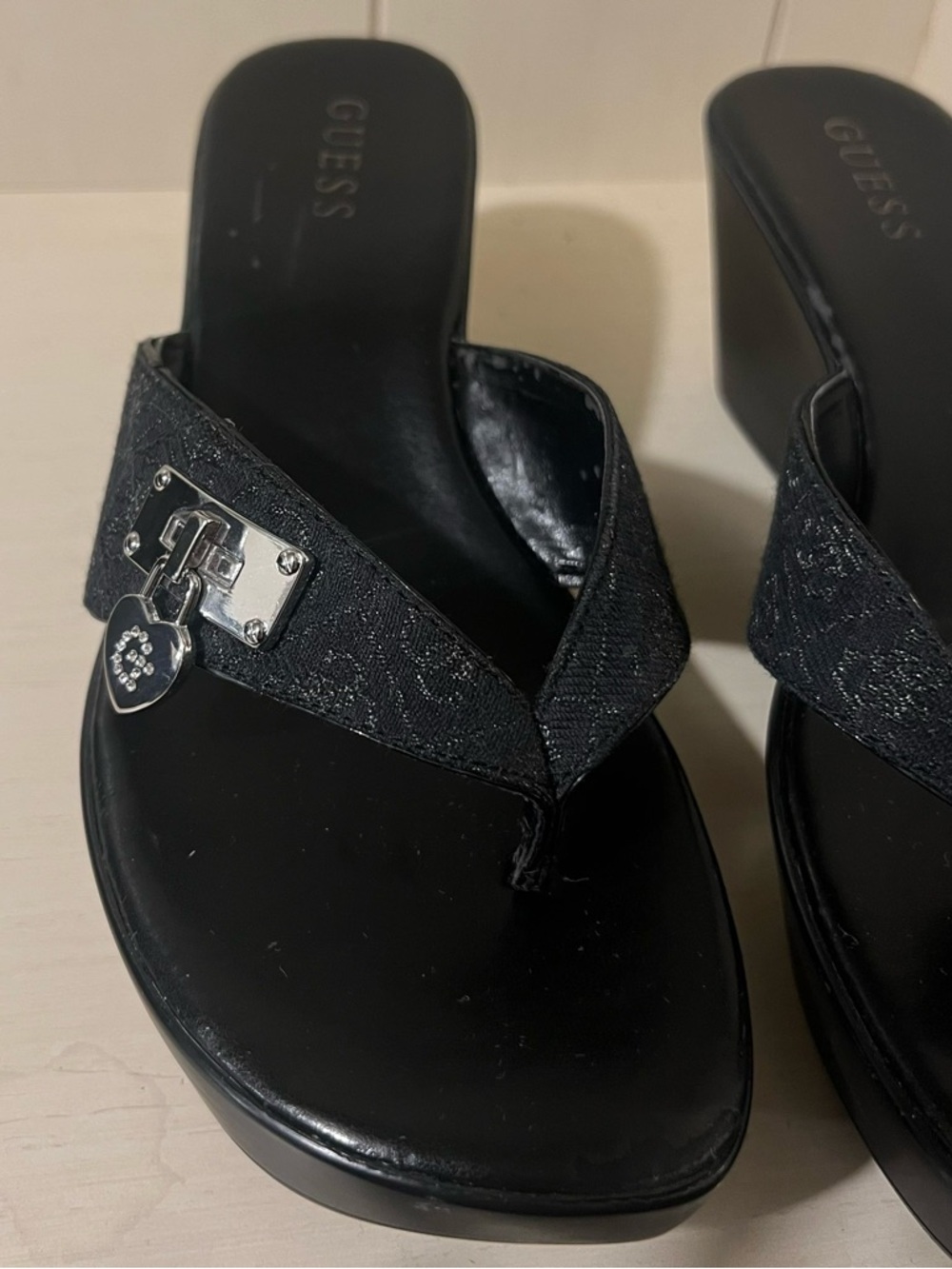 Y2K GUESS Black Platform Wedge Sandals with Silver Heart Charm - Picture 3 of 8